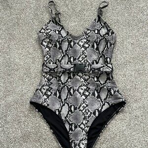 New look size 10 swimming costume